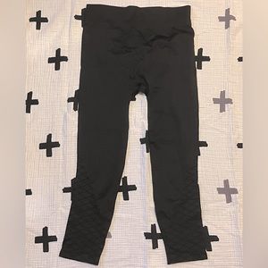 Motherhood Maternity Laser Cut Black Leggings sz S/M